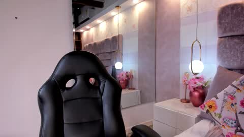 Snapshot of maddie_greyy chatting on November 2025 04:38:02 PM Maddie Grey online show from November 2025 04:38:02 PM