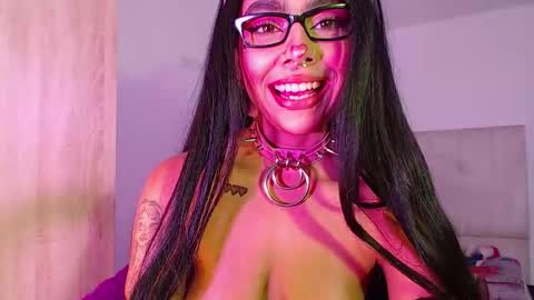 Snapshot of maddiie_and_clyde chatting on September 2025 04:02:02 AM maddiie and clyde online show from September 2025 04:02:02 AM