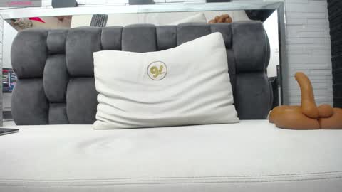 Snapshot of maddy_cartter chatting on January 2025 06:06:01 AM maddy cartter online show from January 2025 06:06:01 AM