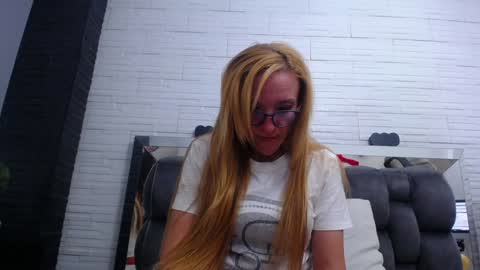 Snapshot of maddy_cartter chatting on January 2025 03:44:02 AM maddy cartter online show from January 2025 03:44:02 AM