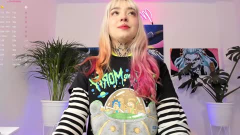 maddy_uwu online show from January 2025 05:30:01 AM