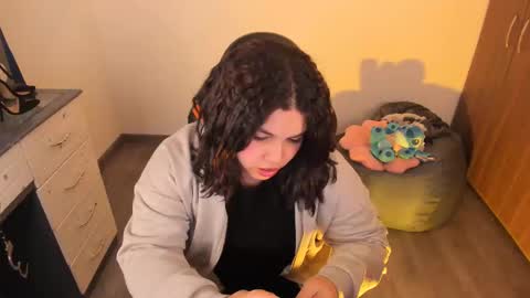 madelaine_taylor online show from October 2025 04:15:01 AM