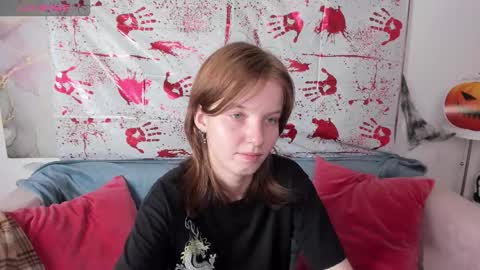 Snapshot of madelaines chatting on October 2025 09:06:02 AM madelaines online show from October 2025 09:06:02 AM