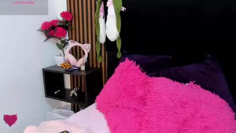 Madelin Clerk online show from December 2024 08:00:02 PM