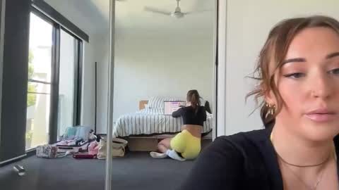 Snapshot of madelineharper chatting on September 2025 02:13:02 AM Madeline Harper online show from September 2025 02:13:02 AM