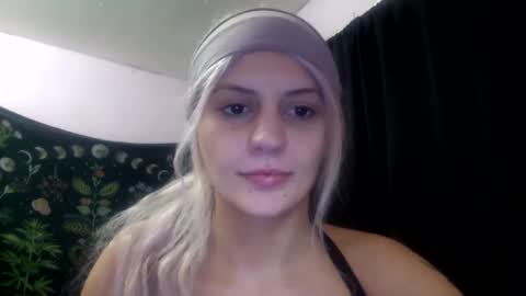 Snapshot of madelinevalentine chatting on October 2025 04:53:02 AM madeline online show from October 2025 04:53:02 AM
