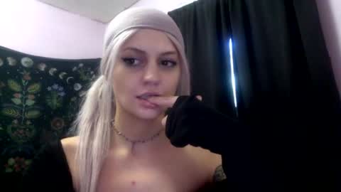 Snapshot of madelinevalentine chatting on October 2025 12:14:02 PM madeline online show from October 2025 12:14:02 PM
