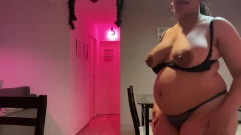 Snapshot of madellein chatting on December 2025 02:21:01 AM madellein online show from December 2025 02:21:01 AM