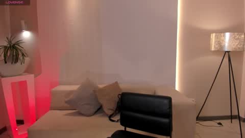 Snapshot of madisoncollinsx chatting on November 2025 07:25:02 PM Maddi Collins online show from November 2025 07:25:02 PM