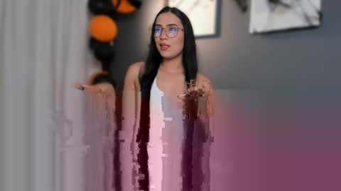 madisson_25 online show from October 2025 06:19:02 PM