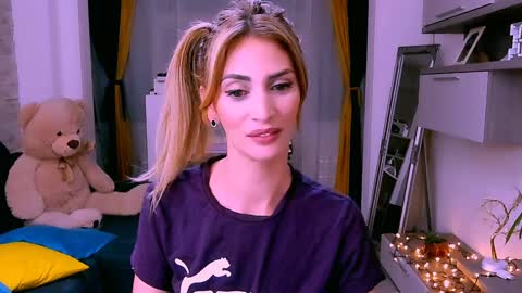 Snapshot of madyeroberts chatting on January 2025 02:08:01 AM Madye Roberts online show from January 2025 02:08:01 AM