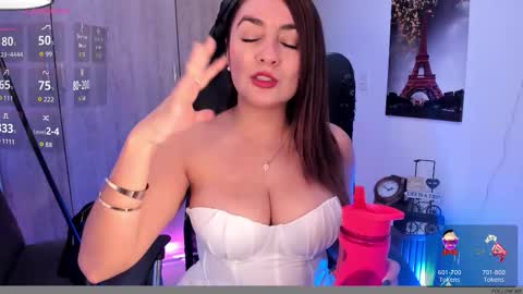 Snapshot of maggiebrownn chatting on November 2025 11:04:02 PM ISABEL online show from November 2025 11:04:02 PM