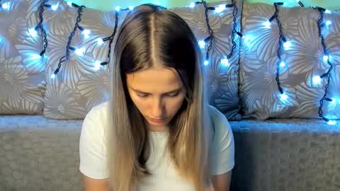 Snapshot of maggiecake chatting on October 2025 12:33:02 AM Maggie online show from October 2025 12:33:02 AM