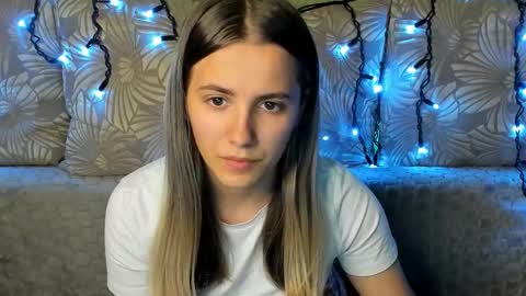 Snapshot of maggiecake chatting on October 2025 12:00:02 AM Maggie online show from October 2025 12:00:02 AM