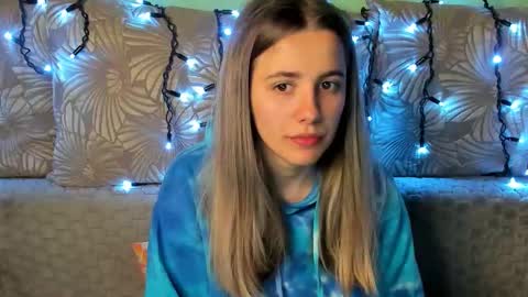 Snapshot of maggiecake chatting on October 2025 03:10:01 AM Maggie online show from October 2025 03:10:01 AM