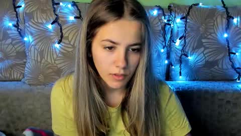 Snapshot of maggiecake chatting on November 2025 04:00:01 AM Maggie online show from November 2025 04:00:01 AM