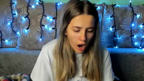 Snapshot of maggiecake chatting on November 2025 05:28:02 AM Maggie online show from November 2025 05:28:02 AM