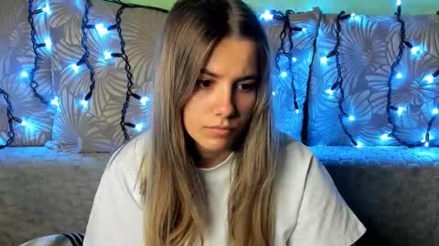 Snapshot of maggiecake chatting on November 2025 03:50:02 AM Maggie online show from November 2025 03:50:02 AM