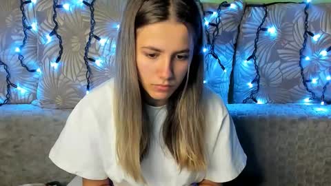 Snapshot of maggiecake chatting on November 2025 04:00:01 AM Maggie online show from November 2025 04:00:01 AM