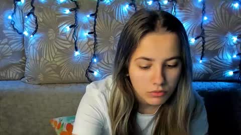 Snapshot of maggiecake chatting on December 2025 03:01:01 AM Maggie online show from December 2025 03:01:01 AM