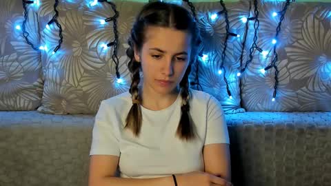 Snapshot of maggiecake chatting on December 2025 12:30:01 AM Maggie online show from December 2025 12:30:01 AM