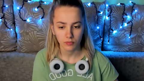 Snapshot of maggiecake chatting on December 2025 03:00:01 AM Maggie online show from December 2025 03:00:01 AM