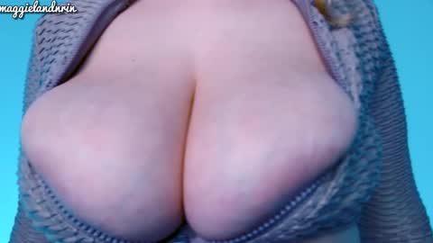 Snapshot of maggielandrin chatting on October 2025 03:51:02 AM Maggie online show from October 2025 03:51:02 AM