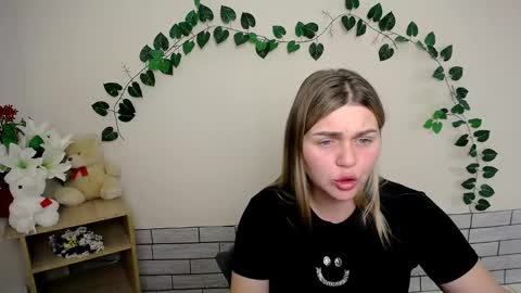 magic_katarina_ online show from December 2024 10:24:02 PM