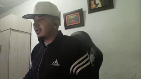 magic_milk23 online show from October 2025 05:28:01 AM