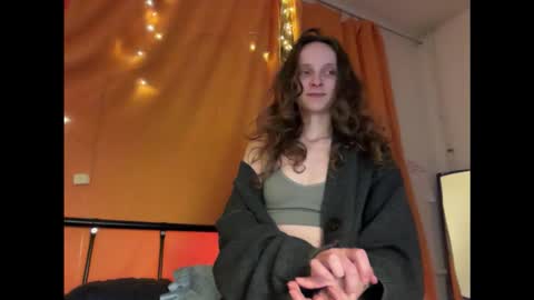 Mikky or Moon online show from October 2025 06:05:02 PM