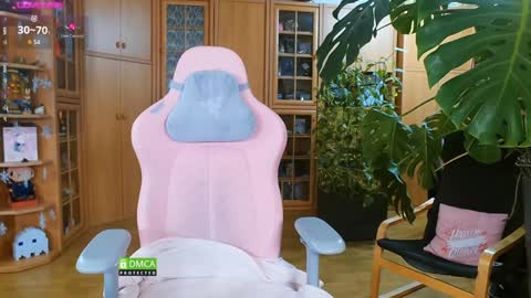 Nicole online show from January 2025 09:00:01 PM