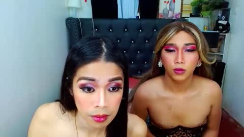 Snapshot of magnificenttranny chatting on November 2025 02:33:01 PM BELLA AND HANA online show from November 2025 02:33:01 PM