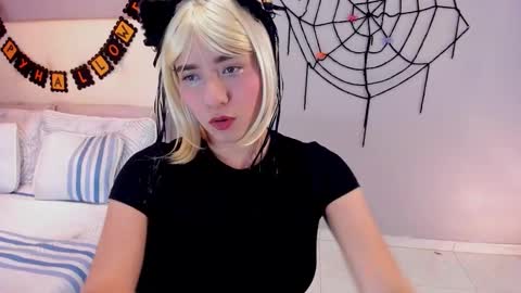 Maia online show from October 2025 12:20:01 PM