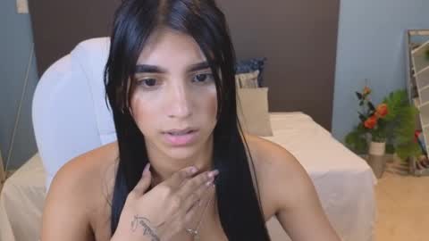 Maiaa Ruiz  online show from December 2024 04:37:01 PM