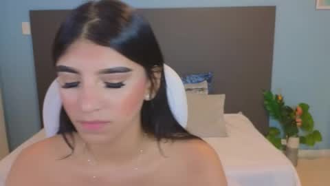 Maiaa Ruiz  online show from February 2025 01:37:02 PM