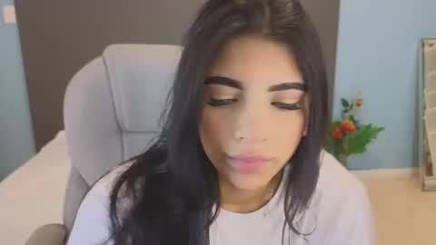 Maiaa Ruiz  online show from September 2025 02:38:01 PM