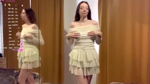 Snapshot of maidacompston chatting on October 2025 07:17:02 AM Elina online show from October 2025 07:17:02 AM