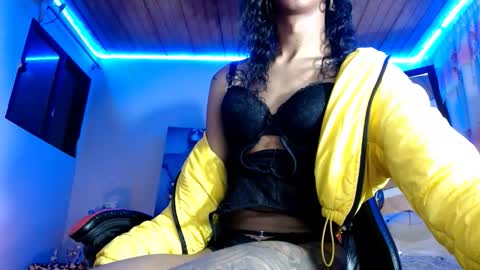 Snapshot of maidi_hot chatting on September 2025 10:27:01 AM Bella Maidi online show from September 2025 10:27:01 AM
