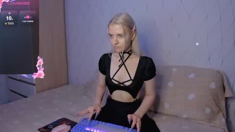 Your kitty online show from November 2025 02:24:02 AM