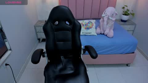 Snapshot of mailylove1 chatting on February 2025 12:58:02 PM  M A I L Y  online show from February 2025 12:58:02 PM