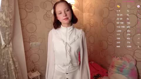 Snapshot of maisiemiller chatting on October 2025 04:29:02 PM Maisie online show from October 2025 04:29:02 PM