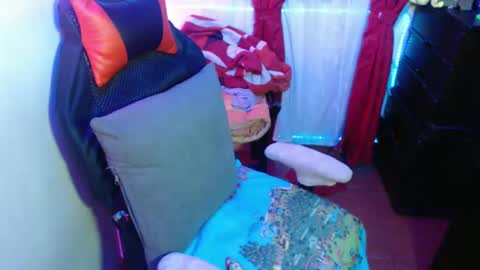 Hello friends Im on another account    online show from February 2025 12:49:02 AM