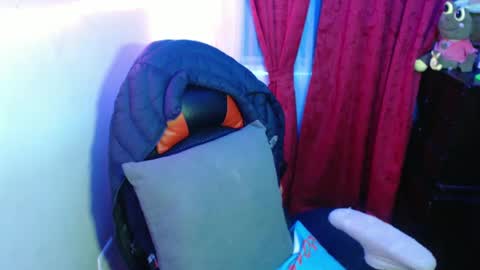 Hello friends Im on another account    online show from February 2025 05:16:01 AM