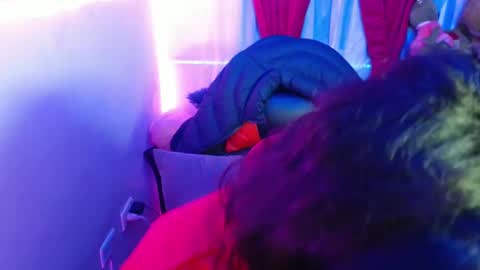 Hello friends Im on another account    online show from February 2025 01:21:02 AM