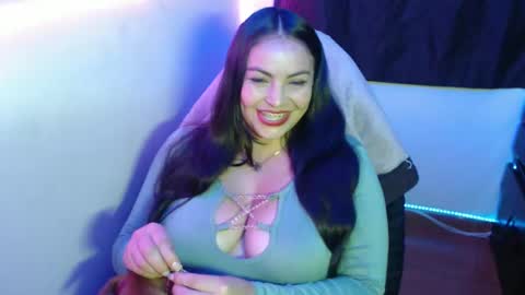 Hello friends Im on another account    online show from February 2025 01:55:01 AM