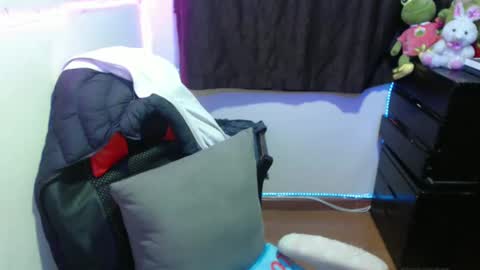 Hello friends Im on another account    online show from March 2025 03:24:01 AM