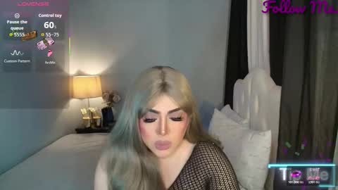 Snapshot of majestydannaxx chatting on December 2025 03:56:01 AM majestydannaxx online show from December 2025 03:56:01 AM