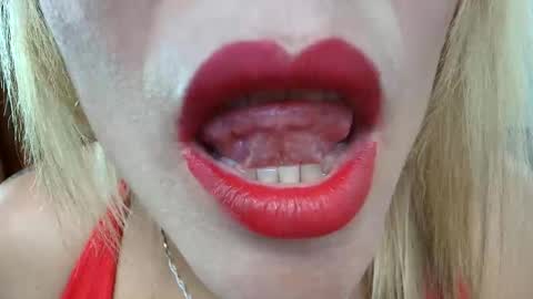 Majo Soussa online show from October 2025 01:06:02 PM