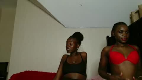 malani_malia online show from November 2025 04:06:01 PM