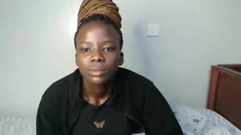 Snapshot of malia_latifa chatting on November 2025 01:27:02 AM lati online show from November 2025 01:27:02 AM